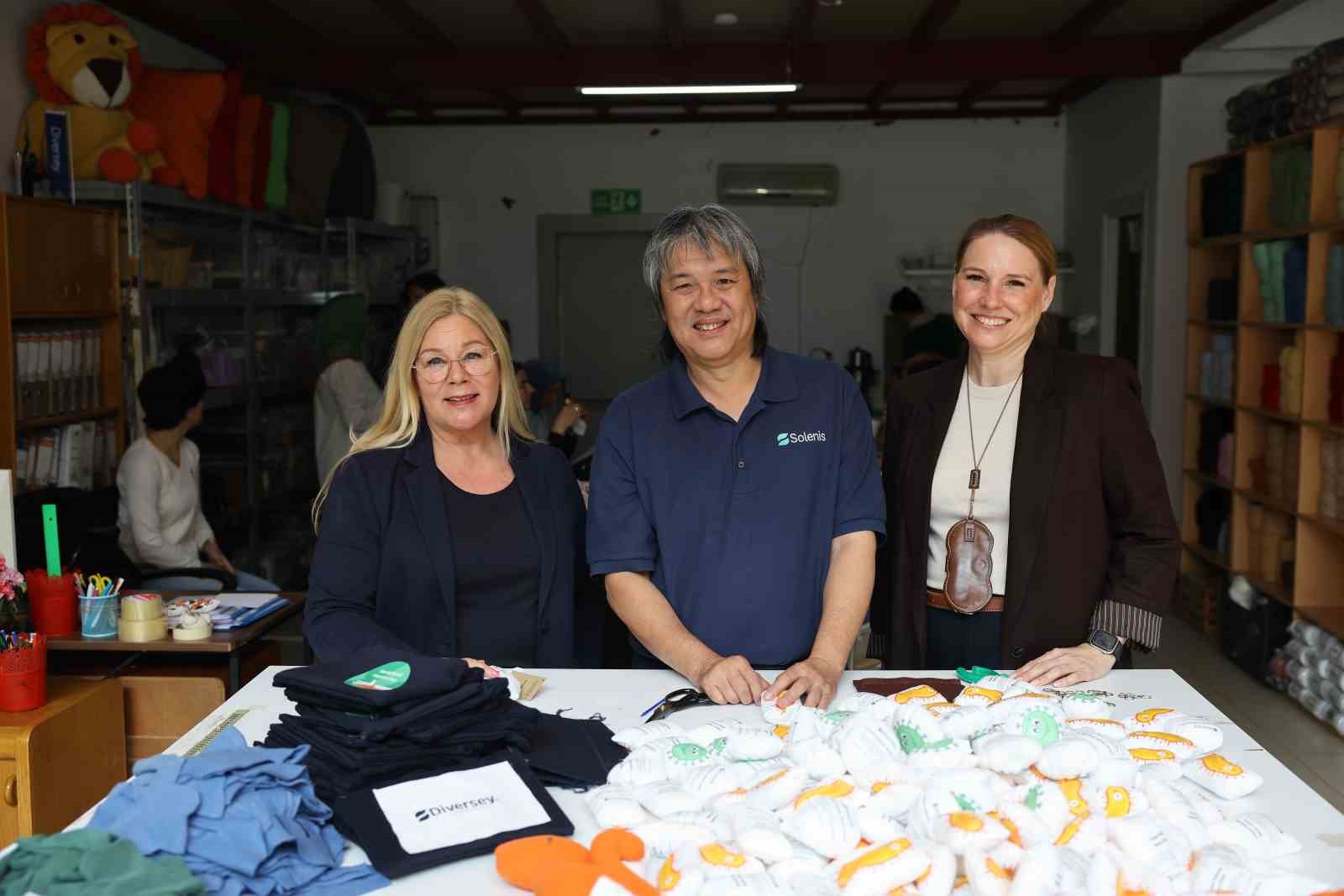 diversey-linens-for-life-programi-ile-hem-kadinlar-gucleniyor-hem-dongusel-ekonomiye-katki-saglaniyor