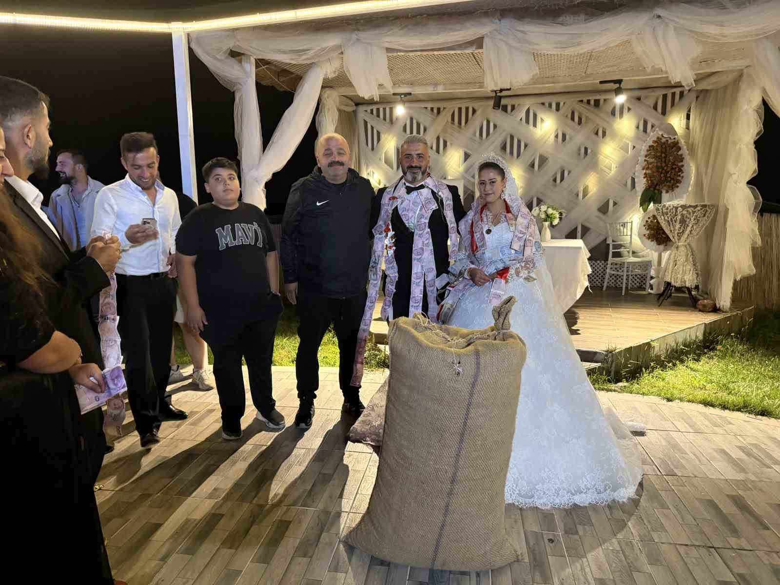 dugunde-altin-yerine-bir-cuval-findik-taktilar