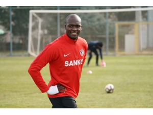 Moussa Sow Yeni Takımıyla İlk Antrenmanına Çıktı