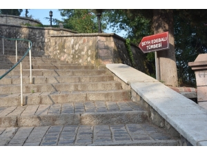 Şeyh Edebali Türbesi İçin Planlanan Yürüyen Merdiven Ve Asansör Projesi Ne Oldu?"