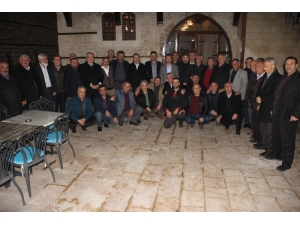 Ak Parti Eski Ve Yeni Yöneticileri Bir Araya Geldi