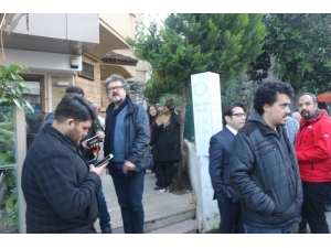 Chp Binasına Kilit Vuruldu, Partililer Sokakta Kaldı