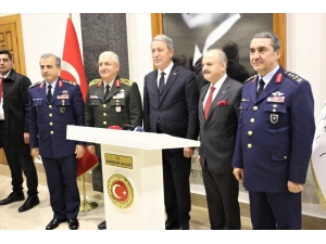 Milli Savunma Bakanı Akar, Vali Çakacak’ı Ziyaret Etti