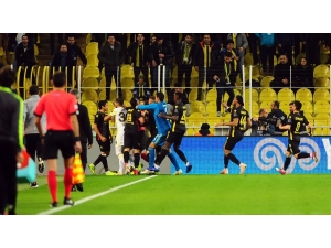 Spor Toto Süper Lig : Fenerbahçe: 2 - E.y.malatyaspor: 2 (İlk Yarı)