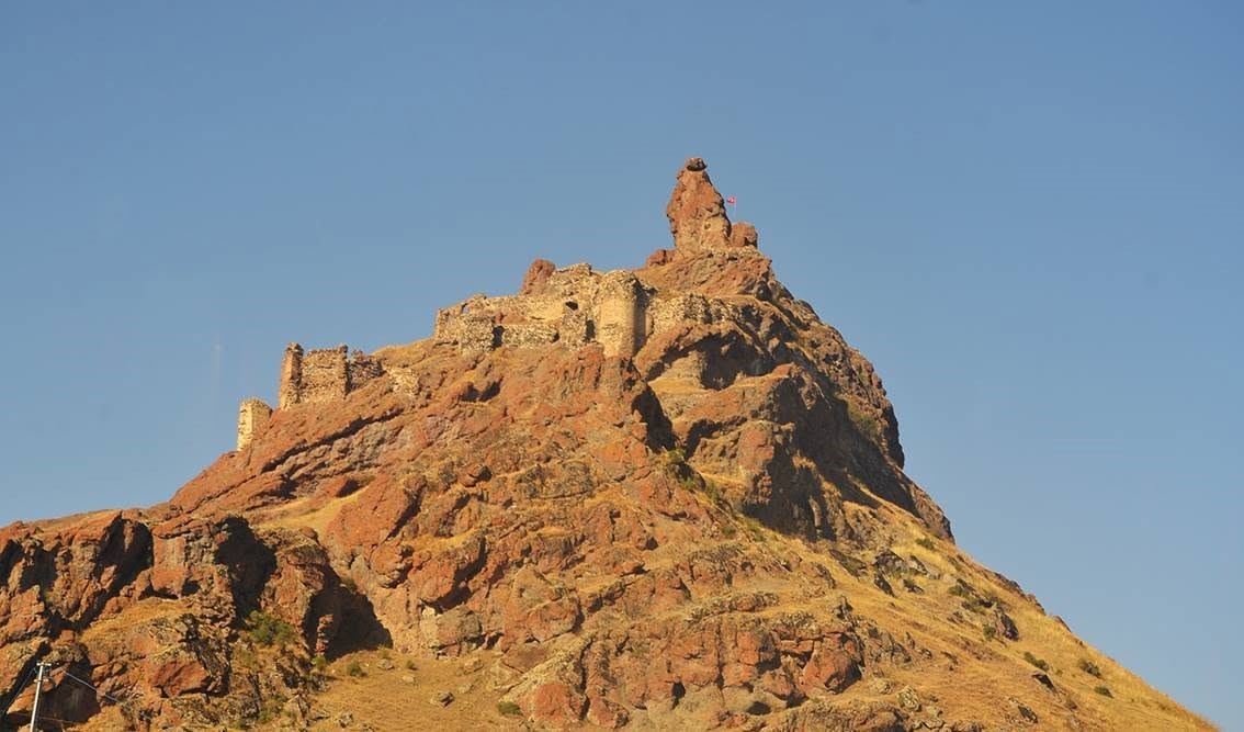 dede-korkut-un-izini-erzurum-avnik-kalesi-nde-surduler
