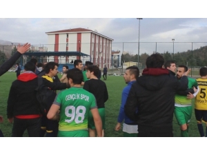 Maç Sonrası Başlayan Sopalı Kavga, Biber Gazı İle Bitti