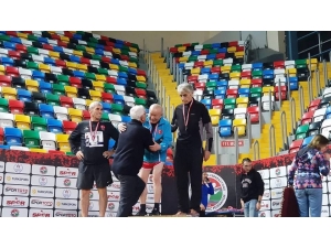 70 Yaşında İki Türkiye Rekoru Kırdı