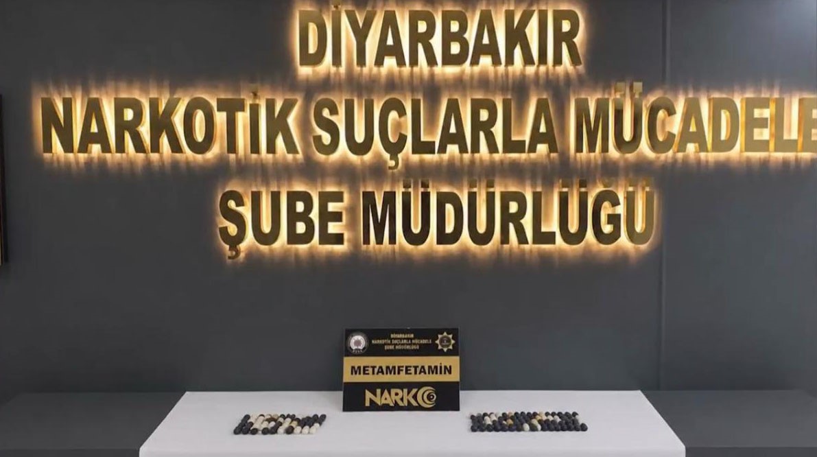 midelerinde-uyusturucu-tasiyan-2-kisi-tutuklandi