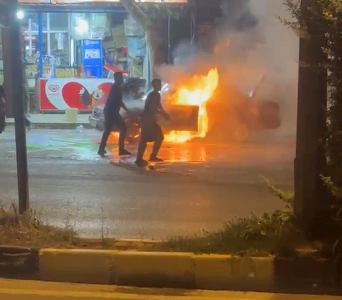 gaziantep-te-korkutan-arac-yangini