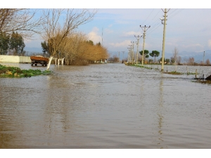 Büyük Menderes Nehri’nin Setleri Patladı Aydın Ovası Göle Döndü