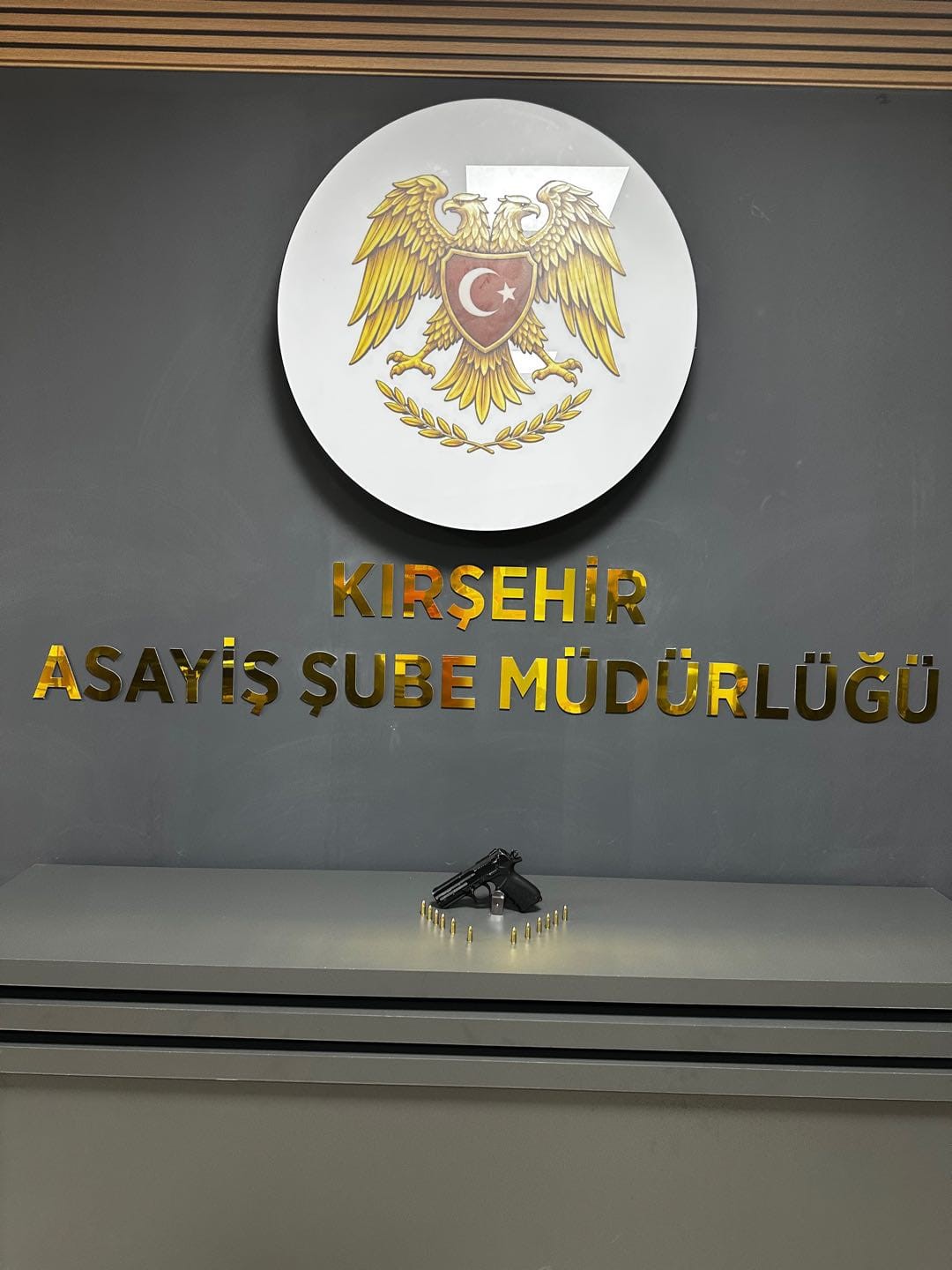 kirsehir-de-ruhsatsiz-tabanca-ve-fisek-ele-gecirildi