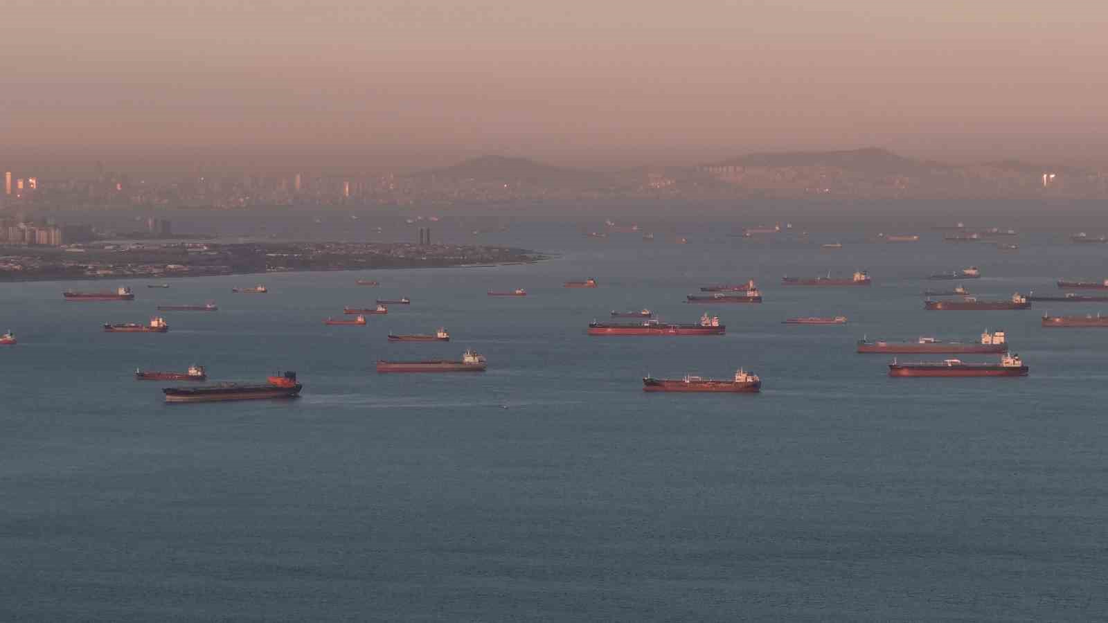 istanbul-un-tehlikeli-yuk-tasiyan-tanker-sahasi