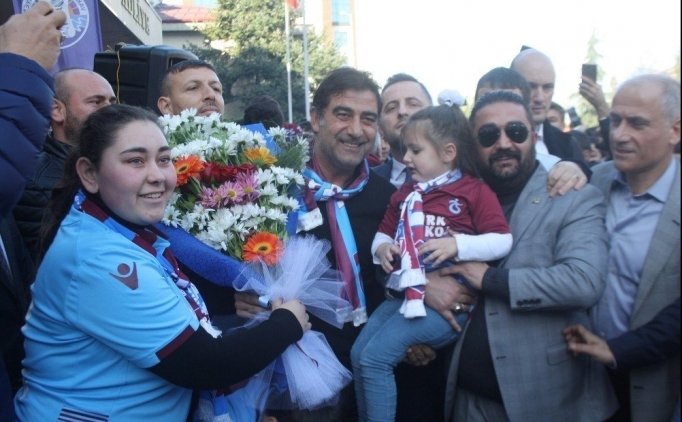 Trabzonspor Taraftarından Ünal Karaman'a Sevgi Gösterisi