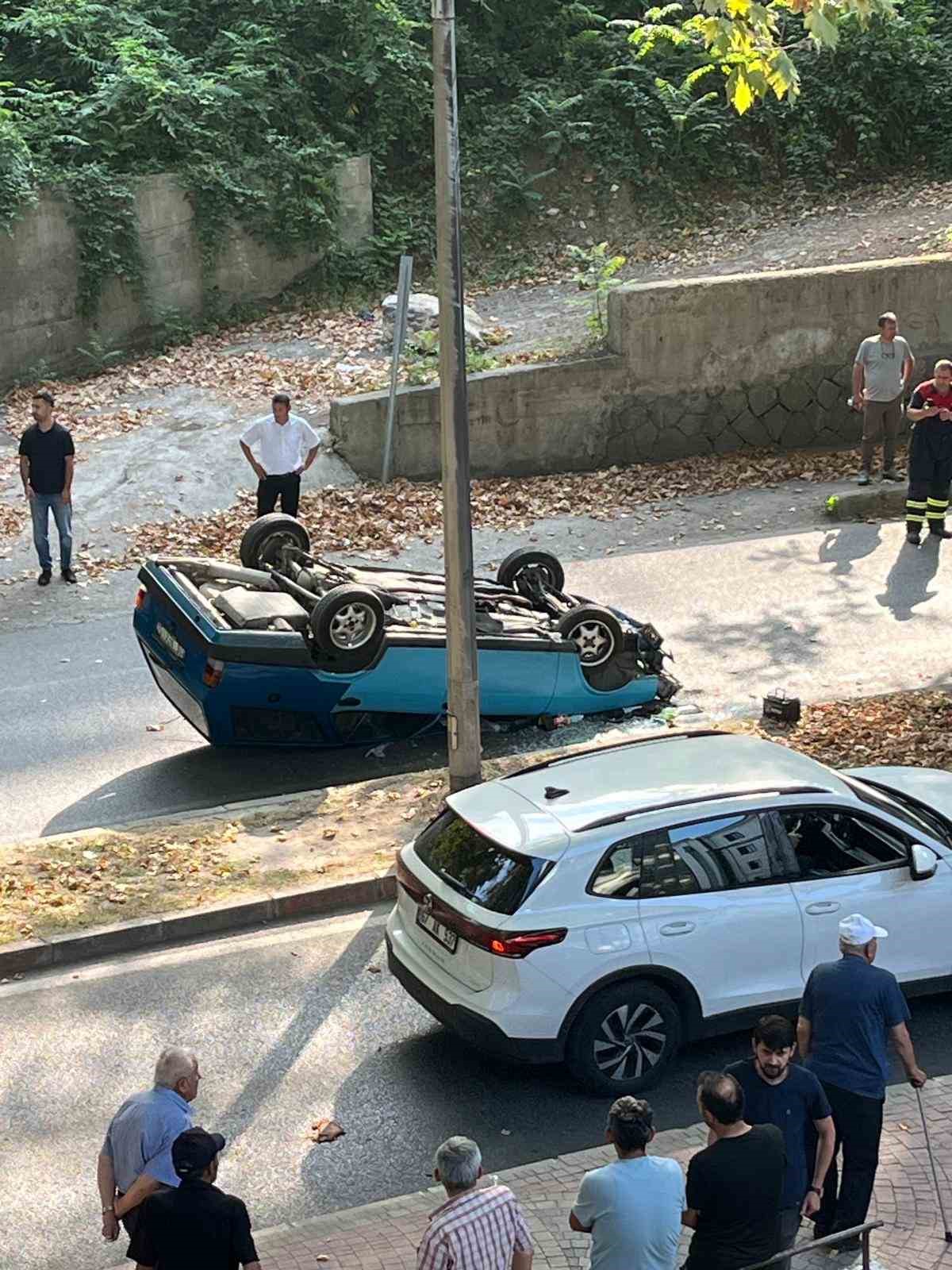 agaca-carpan-otomobil-ters-dondu