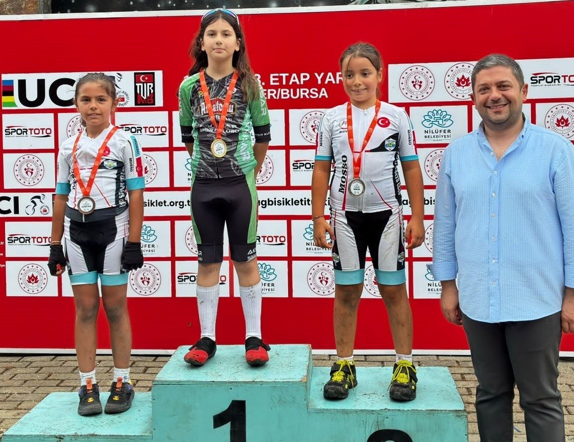 akhisarli-pedallar-bursa-da-zirveye-cikti