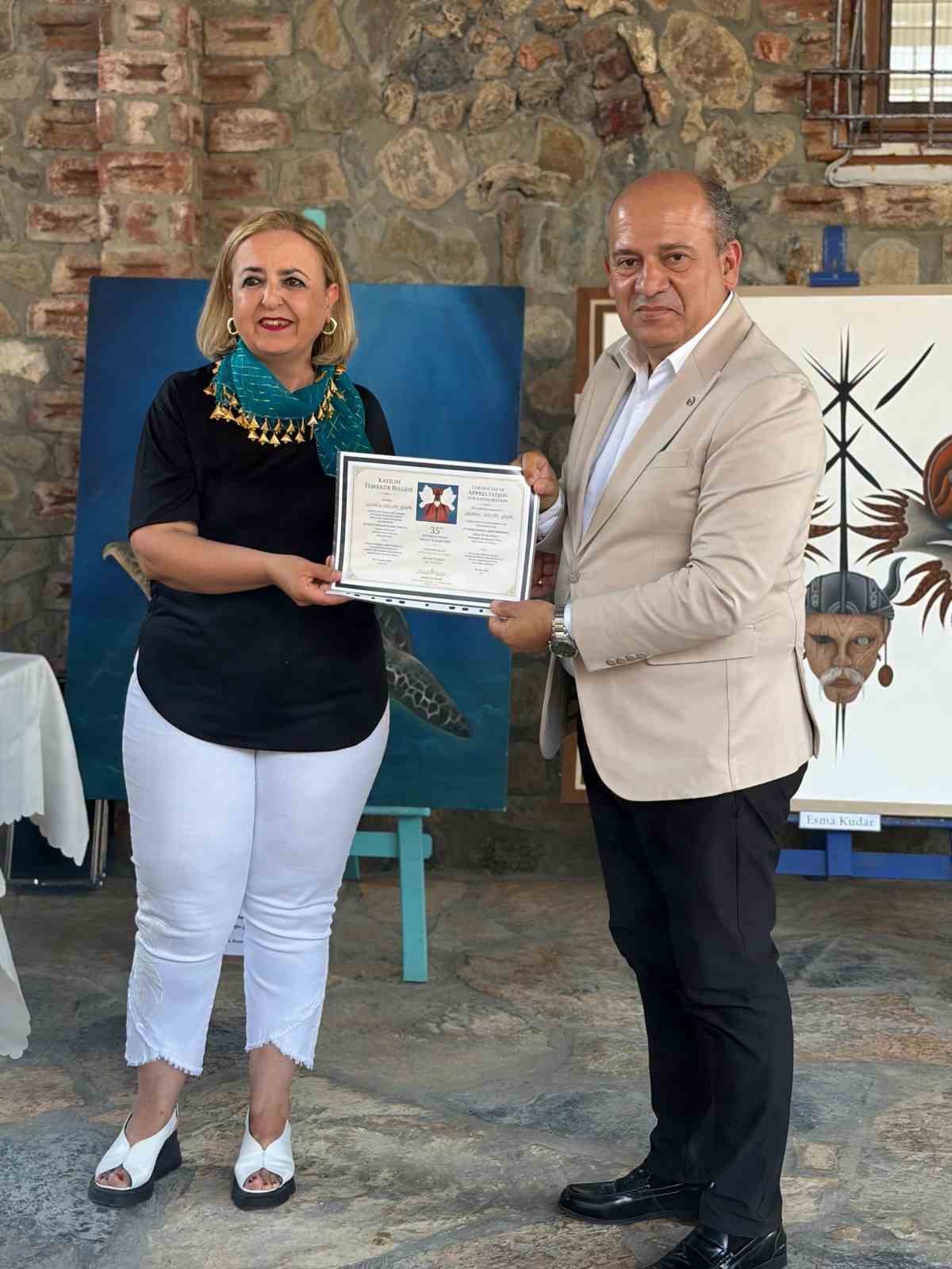 edremit-te-sanat-soleni-35-uluslararasi-karma-sergisi-kapilarini-acti