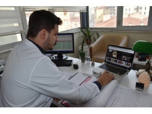 Uzmanlardan Ebeveynlere ’Momo Oyun’ Uyarısı