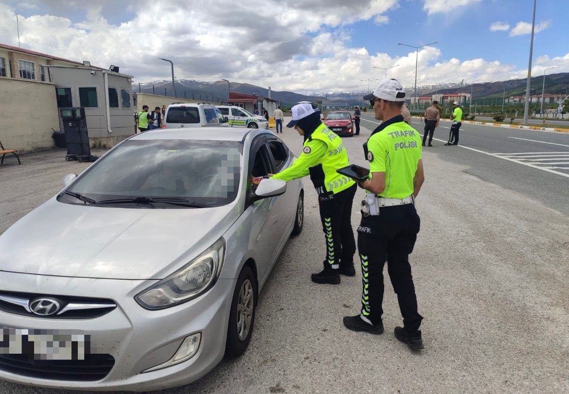 erzincan-da-bayram-tedbirleri-kapsaminda-sivil-otobus-denetimi-yapildi