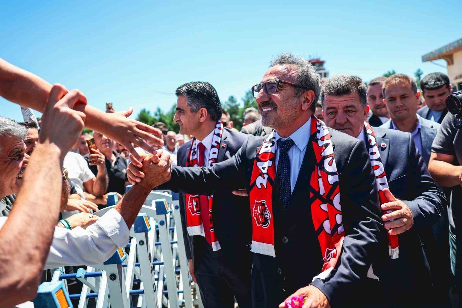 chobani-kurucusu-ve-ceo-su-hamdi-ulukaya-dan-erzincanspor-a-dev-destek