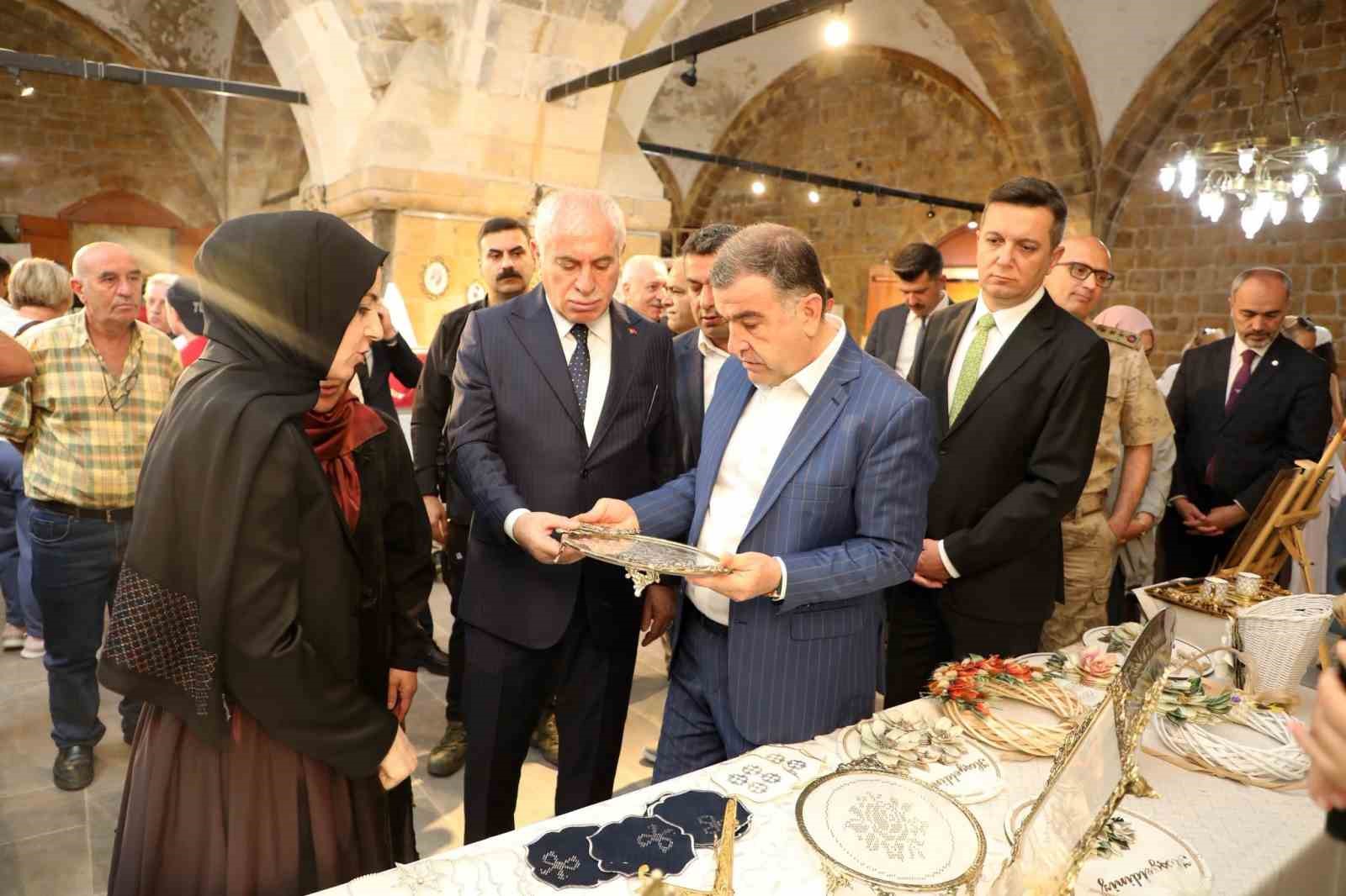 bayburt-ta-yoresel-dokuma-ve-el-sanatlari-sergisi-acildi