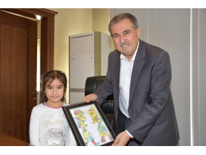 Minik Sanatçılar Başkan Avcu’yu Ziyaret Etti