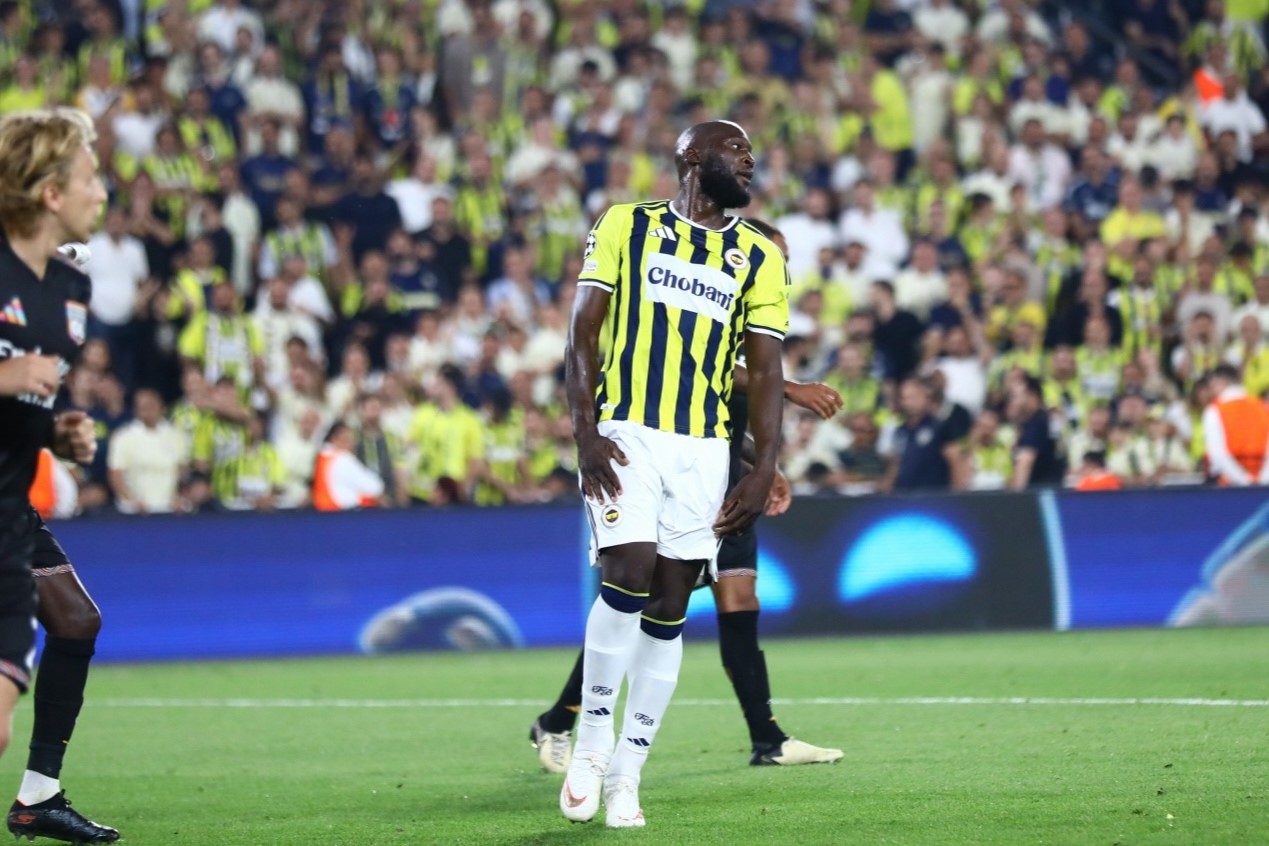 romelu-lukaku-ilk-kez-fenerbahce-formasi-giydi