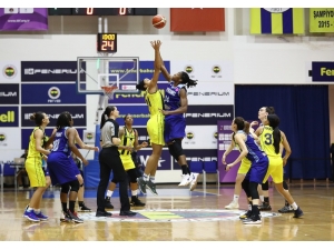 Kadınlar Euroleague: Fenerbahçe: 71 - Dynamo Kursk: 75