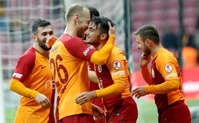 Galatasaray'da Yunus Akgün Takımda Kaldı