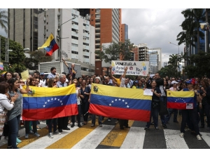 Maduro Karşıtları Bir Kez Daha Sokağa İndi