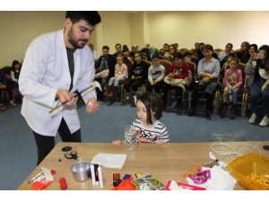 Çocuklara Diş Tedavisi Öncesi İllüzyon Gösterisi