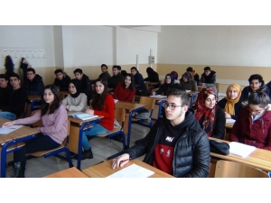 Fedakar Öğretmenler Tatil Yapmayıp, Zamanlarını Öğrencilere Ayırdı