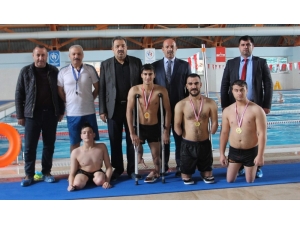 Türkiye 3.’sü Olan Engelli Yüzücülere Ödülleri Verildi