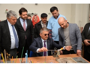 Vali Yazıcı Mavi At Kafe’de