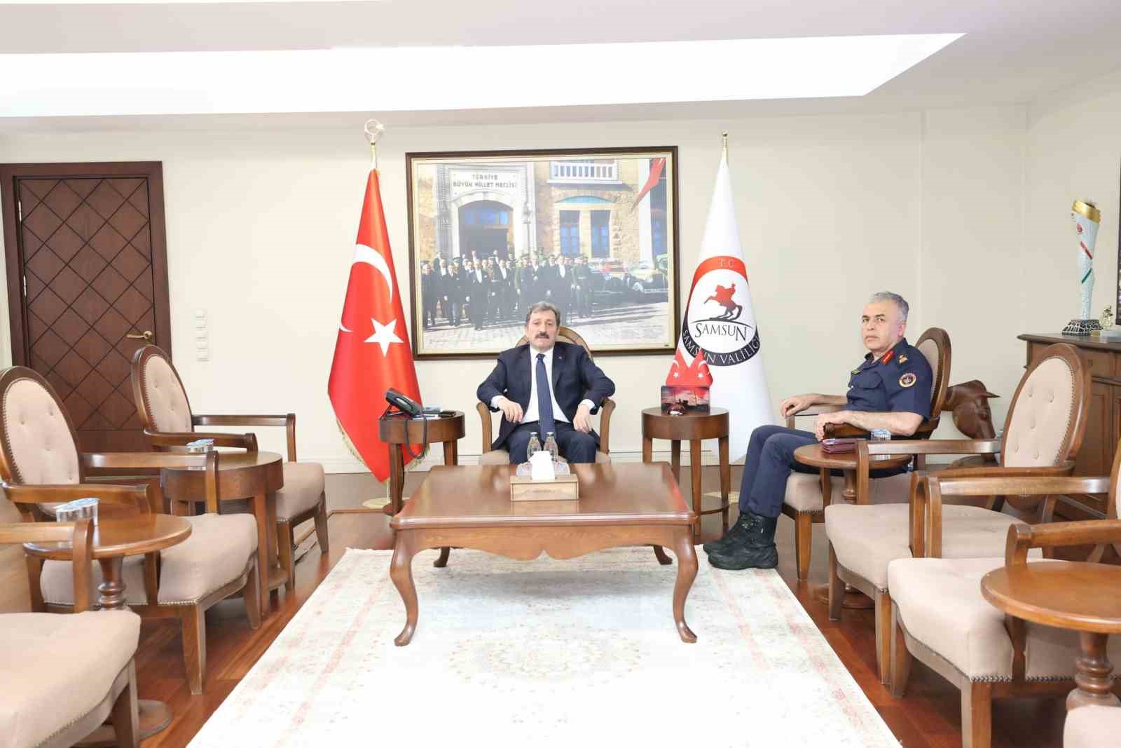 samsun-il-jandarma-komutani-tuggeneral-yakin-gorevine-basladi