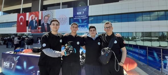 burhaniyeli-ogrencilerden-robot-yarismasinda-onemli-basari