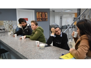 Artuklu Gençleri Bilgi Evlerinden Destek Alıyor