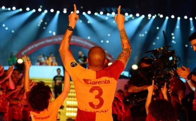 Maicon, Kalacağının Sinyalini Verdi!
