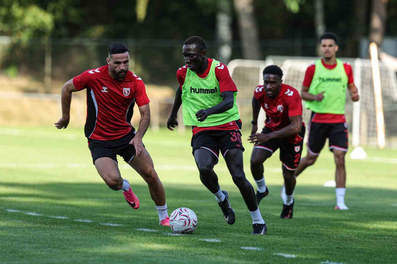 samsunspor-un-hollanda-kampi-basladi