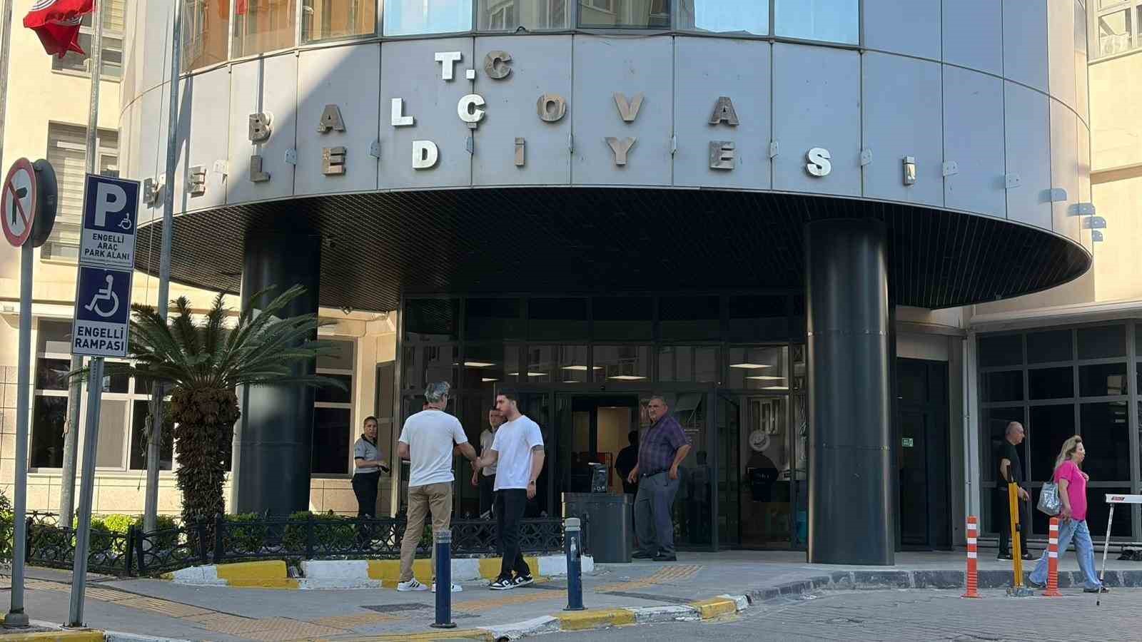 izmir-de-seferihisar-belediyesine-3-uncu-dalga-operasyonu