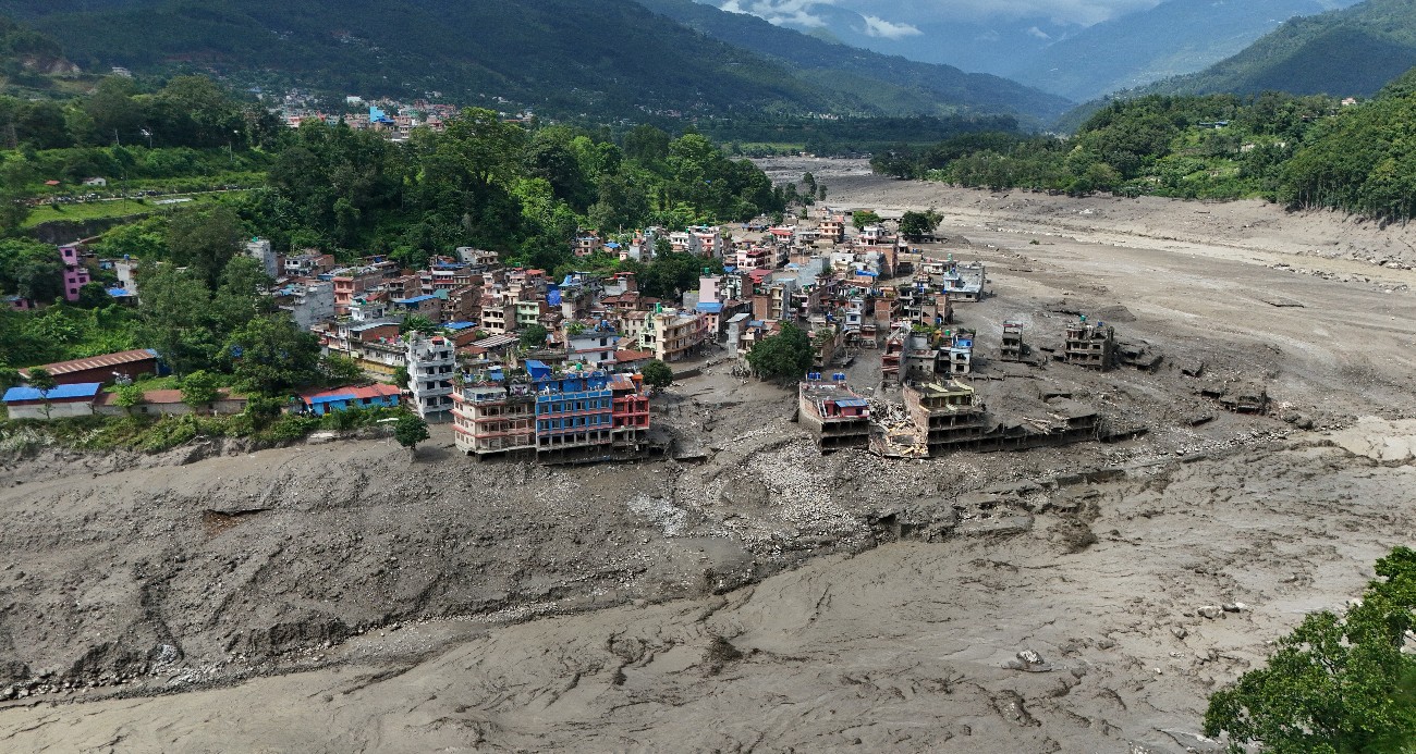 tibet-te-5-buyuklugunde-deprem-sel-alarmi-verildi