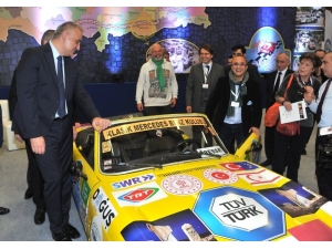 Bakan Ersoy, Tff Standını Ziyaret Etti