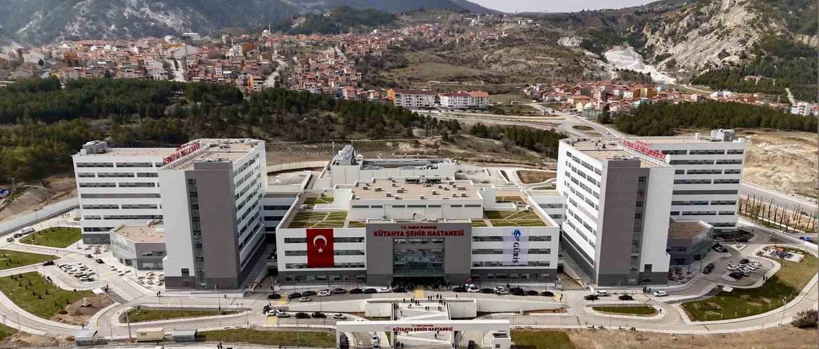 kutahya-sehir-hastanesi-nde-76-yasindaki-kanser-hastasina-genel-anestezisiz-ameliyat