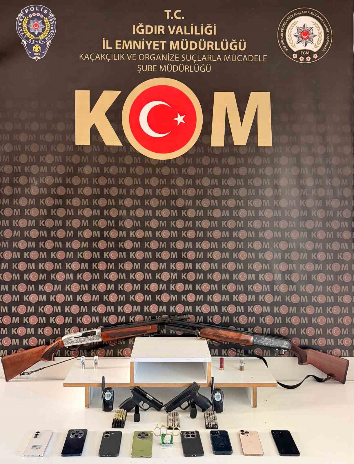 igdir-merkezli-7-ilde-sokaklar-guvende-igdir-operasyonu-12-gozalti