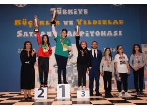 12 Yaşında 100. Madalyasını Kazandı