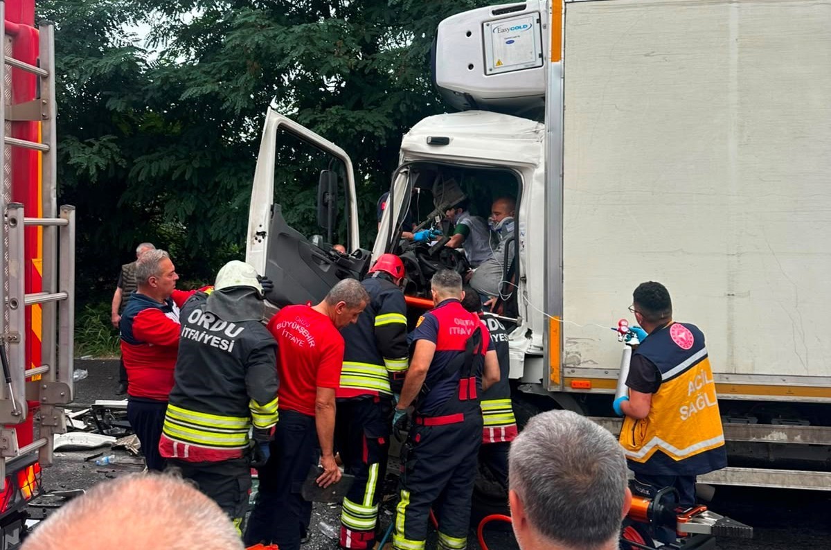 ordu-da-zincirleme-trafik-kazasi-4-yarali