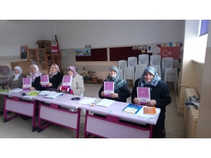 70 Yaşındaki Kadının Okuma Azmi