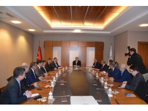 Dünya Pazarlarında Rüzgar Karşıdan Esiyor Kenetlenmeliyiz