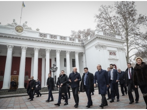 Bakan Çavuşoğlu’ndan Ukrayna’da İstanbul Park’a Ziyaret