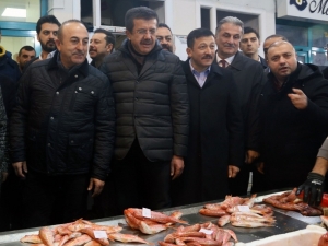 Çavuşoğlu: “Nihat Zeybekçi, İzmir’i Bir Dünya Kenti Yapacaktır”