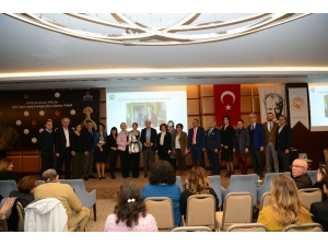 Antalya’da Yılın Kadını Ödülü Suna Kıraç’a Verildi